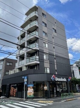 物件外観写真1　(鉄筋コンクリート造のがっちりとした建物。)