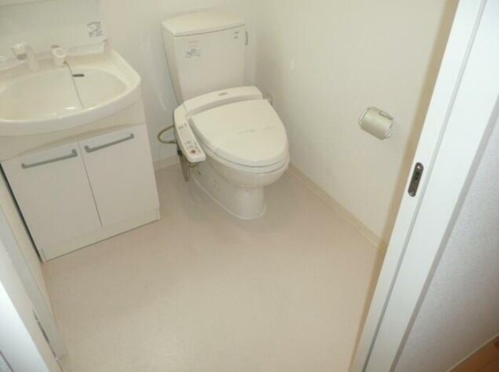 物件内観写真7　(温水洗浄便座。)