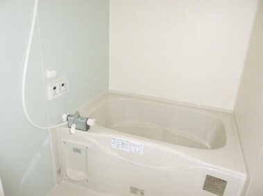 物件内観写真4　(追い焚き機能、浴室乾燥機付きバス。)