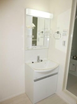 物件内観写真6　(嬉しい独立洗面台付き。)