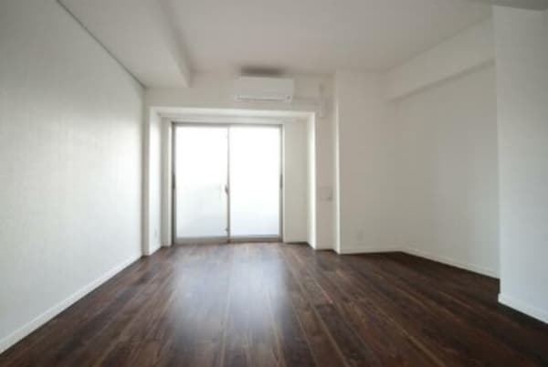 居室(明るい洋室！)