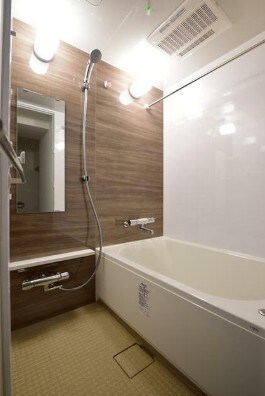 物件内観写真4　(浴室乾燥機付きバス。)