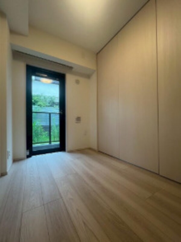 居室(明るい洋室！)