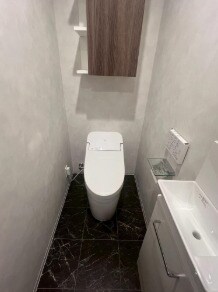 物件内観写真4　(温水洗浄便座。)