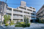 鉄筋コンクリート造のがっちりとした建物。