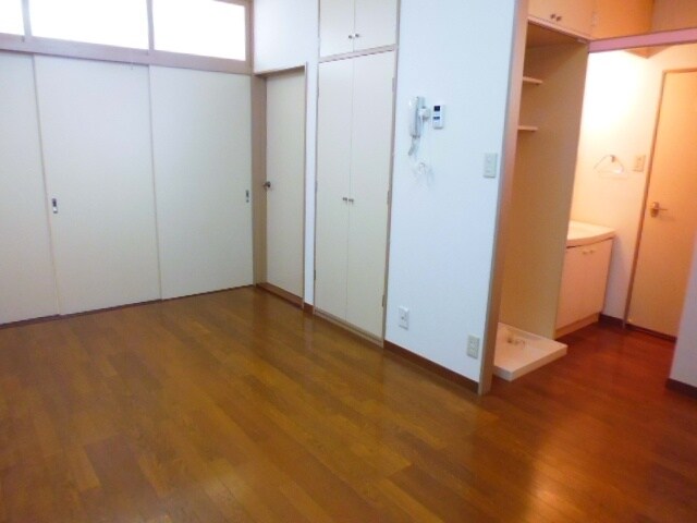 物件内観写真4　(7.5帖のきれいなDK。)