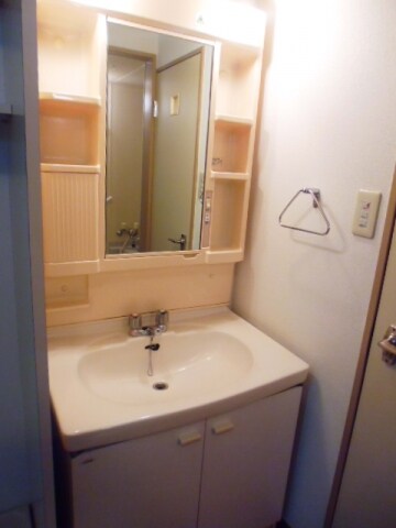 物件内観写真8　(嬉しい独立洗面台付き。)