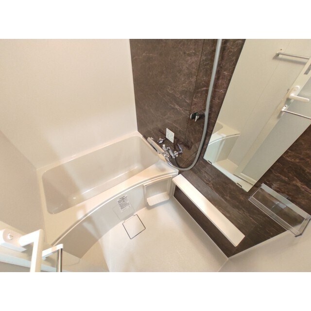 物件外観写真3　(浴室乾燥機付きバス。)