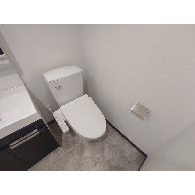 物件内観写真7　(温水洗浄便座。)