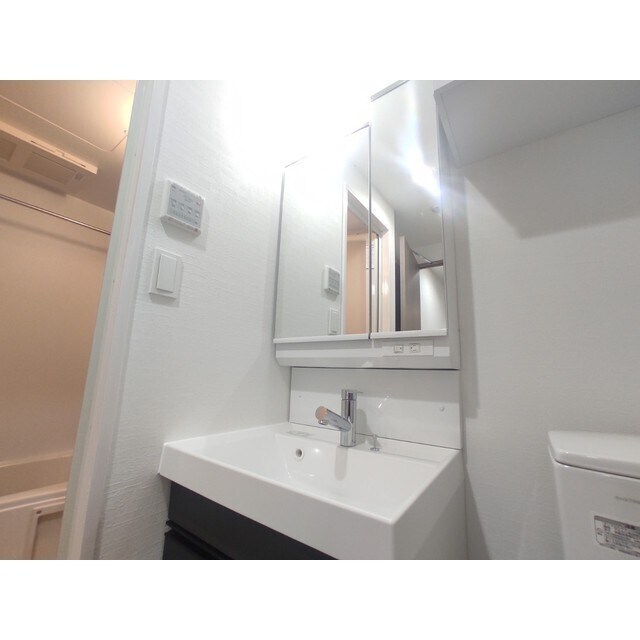 物件内観写真8　(嬉しい独立洗面台付き。)