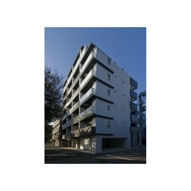 物件外観写真1　(鉄筋コンクリート造のがっちりとした建物。)