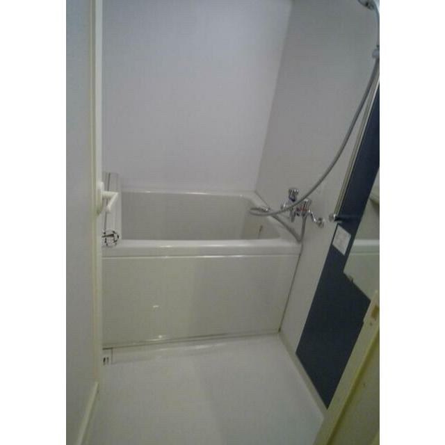 物件内観写真4　(追い焚き機能、浴室乾燥機付きバス。)