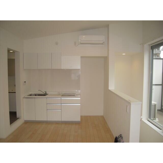 物件内観写真3　(IHクッキングヒーター。)