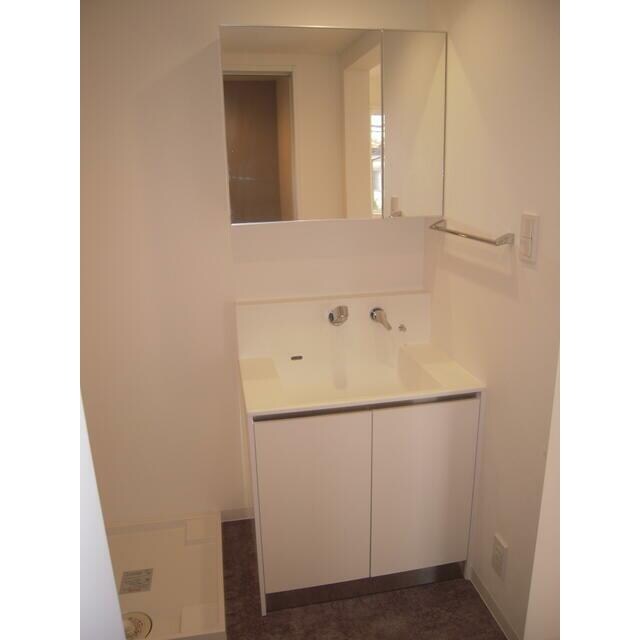 物件内観写真6　(嬉しい独立洗面台付き。)