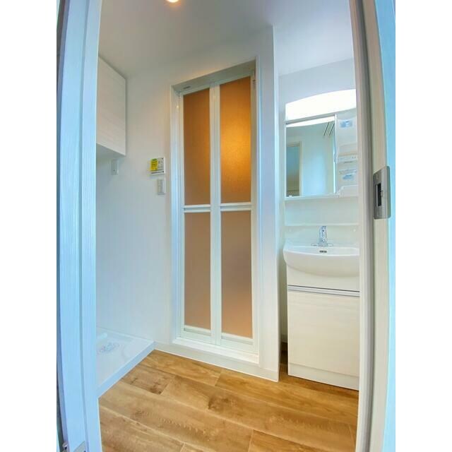 物件内観写真6　(嬉しい独立洗面台付き。)