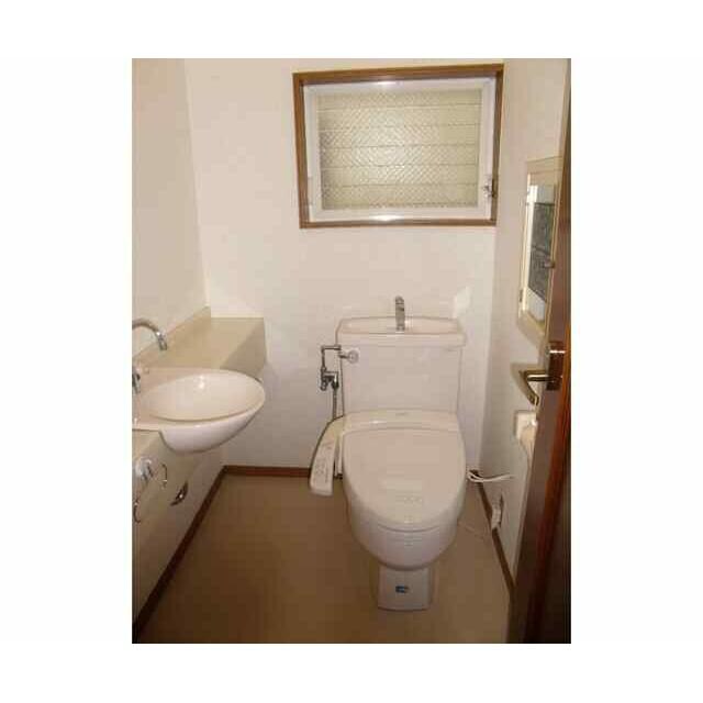 物件内観写真5　(温水洗浄便座。)