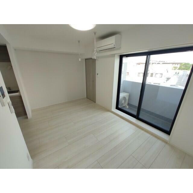 物件内観写真2　(10.3帖のきれいなLDK。)