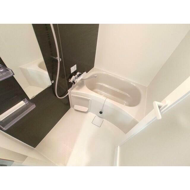 物件内観写真4　(浴室乾燥機付きバス。)