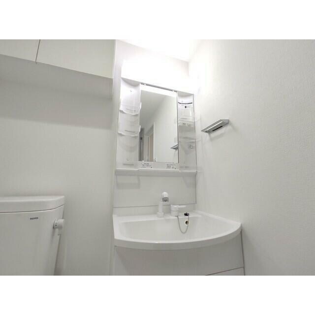 物件内観写真6　(嬉しい独立洗面台付き。)