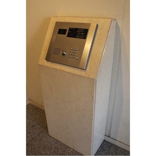 物件内観写真2　(オートロック付き。)