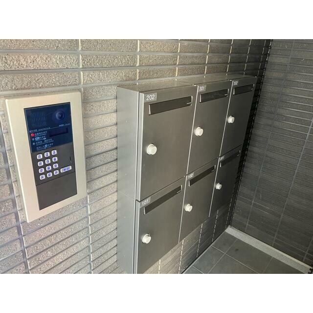 物件内観写真2　(オートロック付き。)