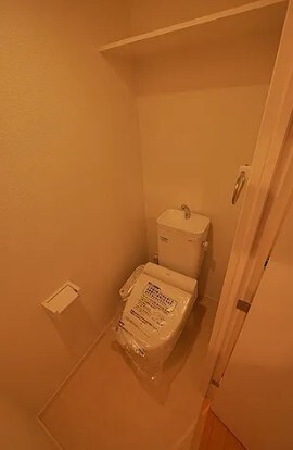 物件内観写真5　(温水洗浄便座。)