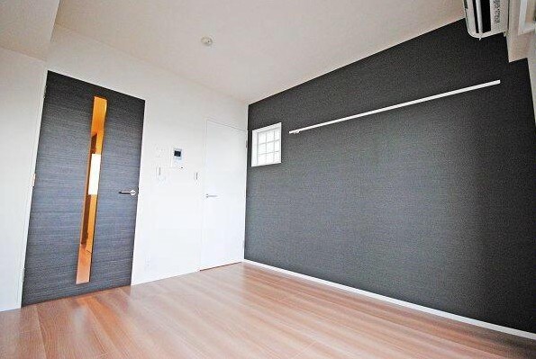 物件内観写真4　(6.0帖のきれいな洋室。)