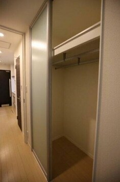 物件内観写真8　(クローゼット完備。)