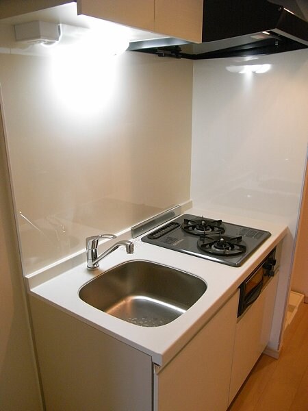 物件内観写真4　(グリル付き2口コンロのシステムキッチン。。)
