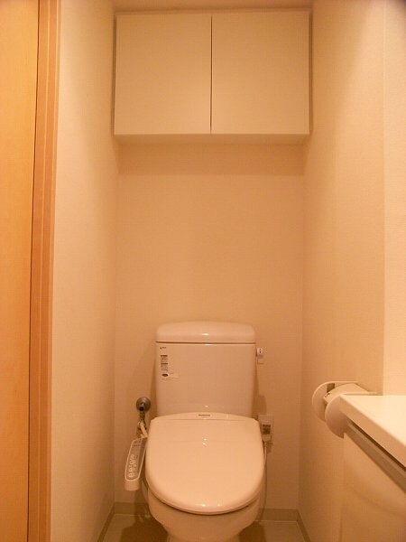 物件内観写真6　(温水洗浄便座。)