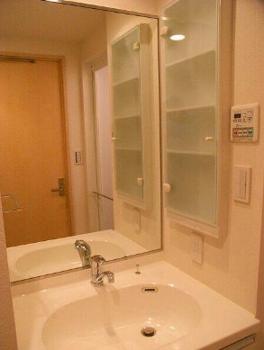 物件内観写真7　(嬉しい独立洗面台付き。)