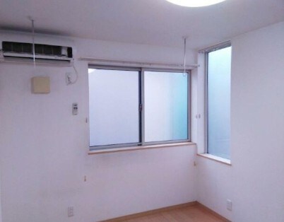 物件内観写真2　(6.0帖のきれいな洋室。)