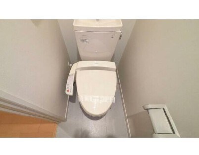 物件内観写真5　(温水洗浄便座。)