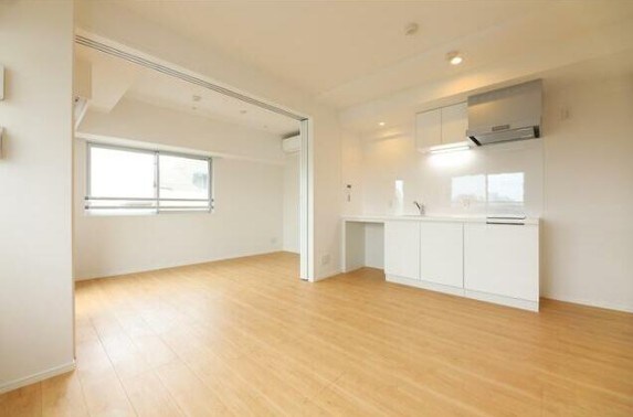 物件内観写真3　(明るい洋室！)