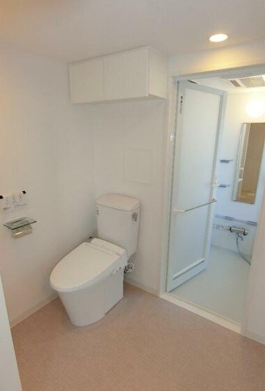 物件内観写真6　(温水洗浄便座。)