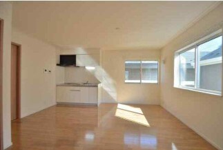 物件内観写真2　(10.7帖のきれいなLDK。)