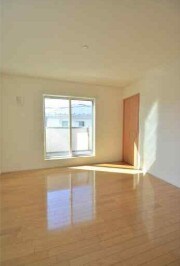 物件内観写真8　(きれいなフローリング。)