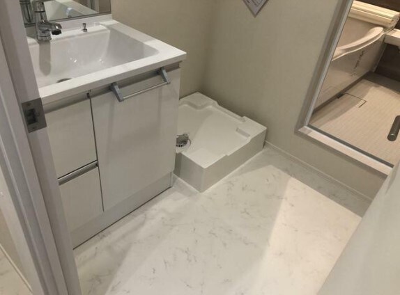 物件内観写真6　(嬉しい独立洗面台付き。)