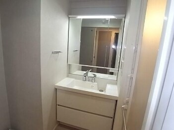 物件内観写真6　(嬉しい独立洗面台付き。)