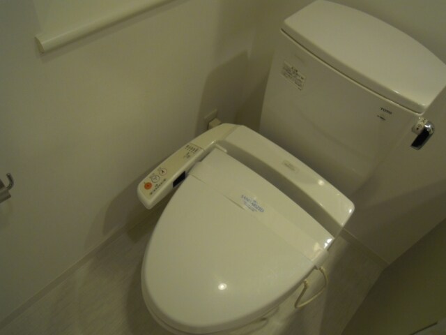 物件内観写真12　(温水洗浄便座。)