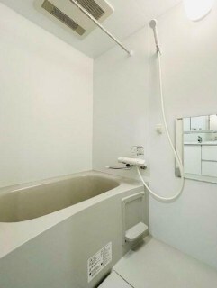 物件内観写真5　(浴室乾燥機付きバス。)