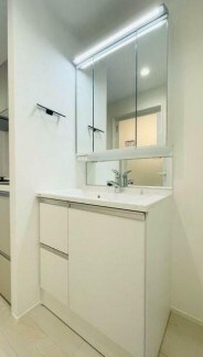 物件内観写真7　(嬉しい独立洗面台付き。)