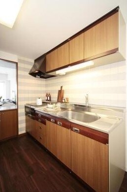 物件内観写真4　(3口IHコンロシステムキッチン。)