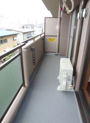 物件内観写真9　(南向きバルコニー。)