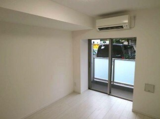 物件内観写真3　(7.6帖のきれいな洋室。)