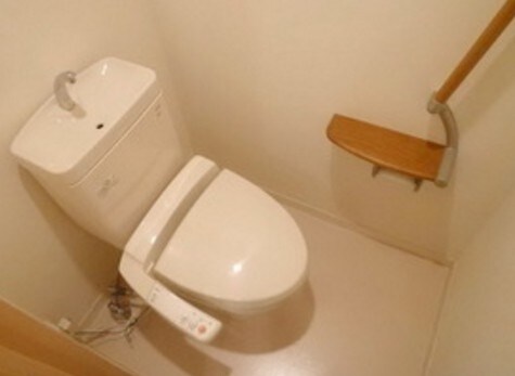 物件内観写真5　(温水洗浄便座。)