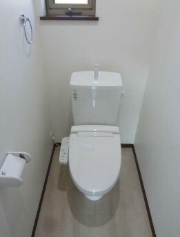 物件内観写真5　(温水洗浄便座。)