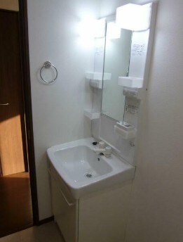 物件内観写真6　(嬉しい独立洗面台付き。)