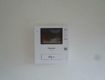 物件内観写真7　(モニター付きインターホンで防犯面も安心です！)