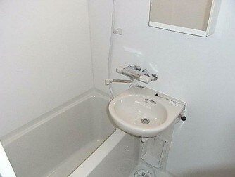 物件内観写真5　(浴室乾燥機付きバス。)